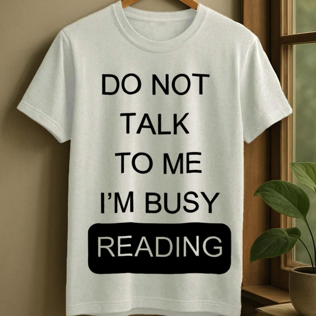 White / S Busy reading t-shirt